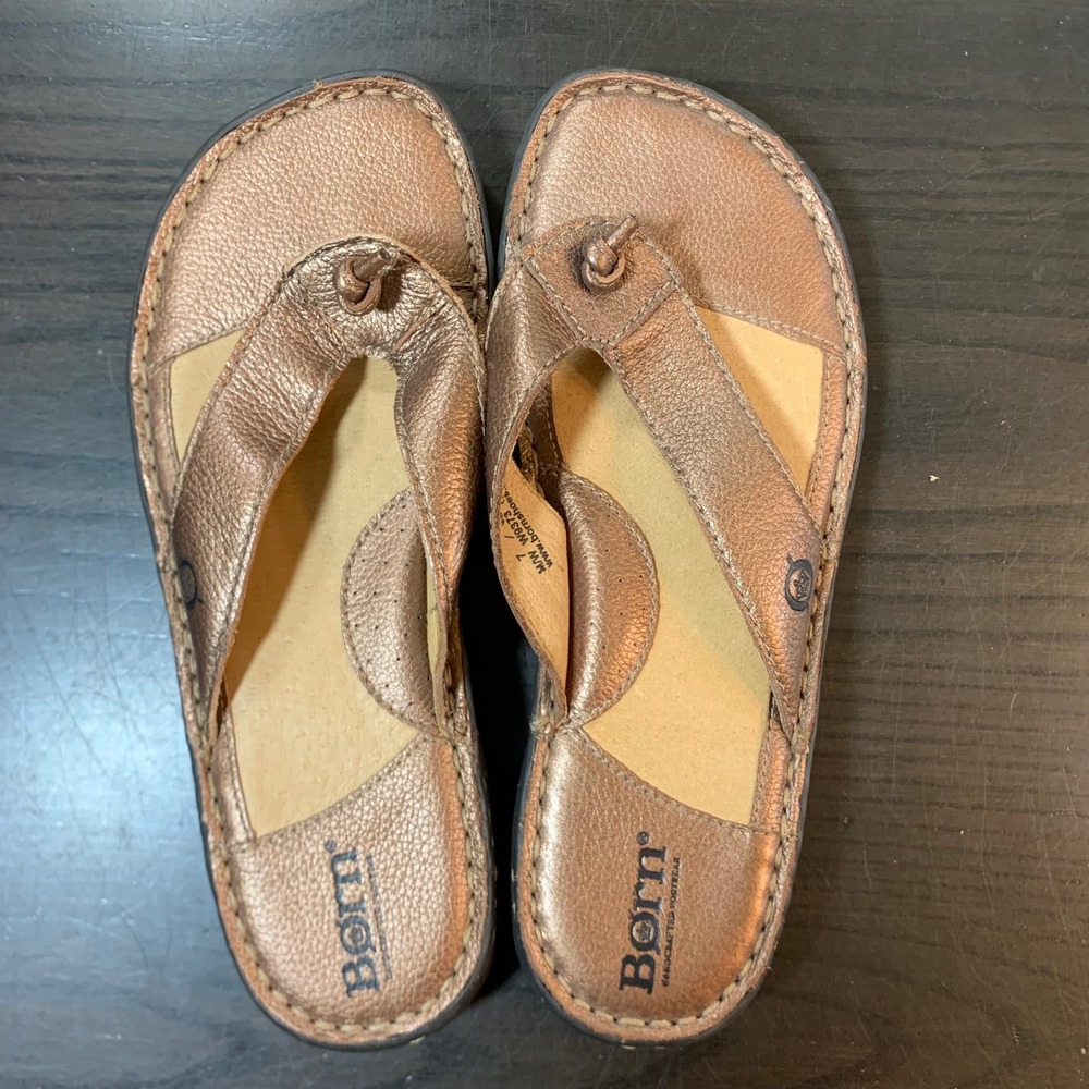 Born Womens 7 Bronze Metallic Leather Flip Flop Thong Sandals Handcrafted W9373